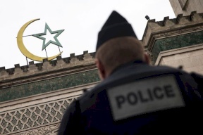 فرنسا.. الحكومة تتجه لإغلاق 6 مساجد وحل جمعيات إسلامية!