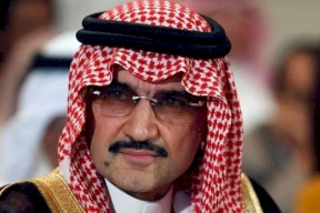 الوليد بن طلال مع والدته في ظهور نادر لها (فيديو)
