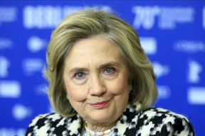 تغريدة مثيرة للجدل لكلينتون بعد تعطل موقع "فيسبوك"