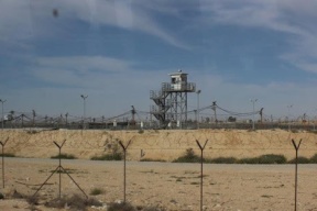 الاحتلال يعزل 14 أسيرا بظروف قاسية في سجن "النقب"