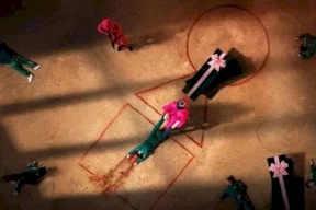 مسلسل "لعبة الحبار" يحقق نجاحا كبيرا.. والمدارس تُحذر من مشاهدة الأطفال له! 