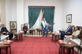 الرئيس يستقبل نقيب المهندسين الفلسطينيين