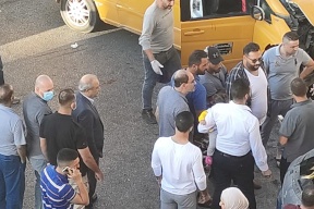 اللواء ماجد فرج يساعد بإخلاء مصابي حادث سير في رام الله