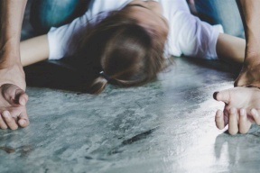 تحرش وحاول اغتصاب 7 فتيات..فضيحة تطال فناناً مصرياً