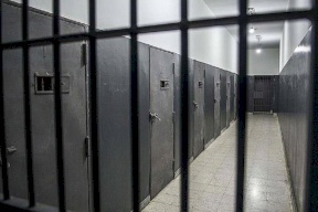 الاحتلال يعزل أحد أسرى عملية جلبوع في "أوضاع كارثية"