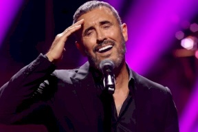 كاظم الساهر يتوقف فجأة بعد أن خانته ذاكرته خلال غنائه في إكسبو 2020 (فيديو)
