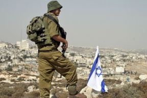 صحيفة عبرية تكشف: إدانة ضابط إسرائيلي باغتصاب فلسطينية والتحرش بأخريات