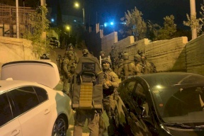 الاحتلال يعتدي على عائلة في جبل المكبر ويعتقل 5 من أفرادها