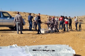 الدفاع المدني يوزع مساعدات على المواطنين قبيل دخول فصل الشتاء
