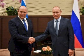 إذاعة عبرية: بوتين طلب من بينيت توخي الحذر خلال الهجمات في سوريا 