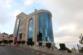 بنك فلسطين يشكر المؤسسات والأجهزة الأمنية والمجتمع المحلي لوقفتهم المساندة إثر عملية السطو التي حدثت على فرعه في بلدة يعبد