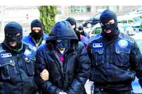 رجل يسلم نفسه للشرطة هربا من زوجته: "الزنزانة أرحم"