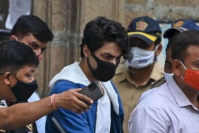 الإفراج بكفالة عن نجل الممثل شاروخان في قضية مخدرات