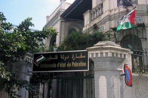 تنفيذا لقرار الرئيس: سفارتنا بالقاهرة تنكس العلم الفلسطيني