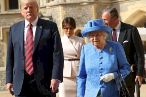 سبب غريب يجعل الملكة إليزابيت لا تفارق حقيبتها السوداء