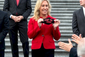 ترفض ارتداء الكمامة بالكونغرس..48 ألف دولار غرامات بحق نائبة!