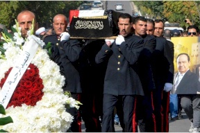 لحظة دفن صباح فخري في حلب.. وهذه أول صورة لقبره