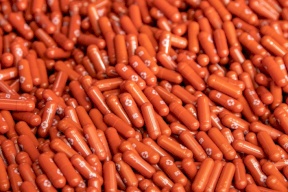 بريطانيا تُقر أول علاج مضاد لكورونا في العالم