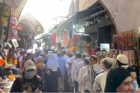 مستوطنون يؤدون طقوسا تلمودية قرب باب المجلس بالأقصى