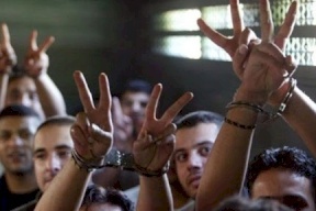 ستة أسرى يواصلون اضرابهم عن الطعام وسط ظروف صحية خطيرة