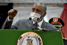 البرهان يلتقي وفدا من الجامعة العربية ويقيل مدراء مصارف حكومية