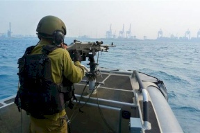 زوارق الاحتلال تستهدف مراكب الصيادين بغزة