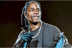 دعوى قضائية ضد ترافيس سكوت بعد مقتل 8 أشخاص خلال حفلته