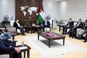 اشتية: نرفض المساس بأي مؤسسة فلسطينية