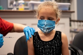 إسرائيل تقِر تطعيم الأطفال من عمر 5- 11 عاما ضد فيروس كورونا