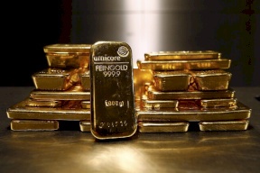 الذهب يرتفع مع هبوط الدولار لأدنى مستوى في عام