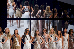 مظاهرة رافضة لمشاركة ملكة جمال جنوب إفريقيا في مسابقة بإسرائيل