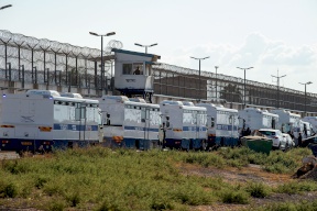 خمسة أسرى يواصلون إضرابهم باوضاع صحية صعبة