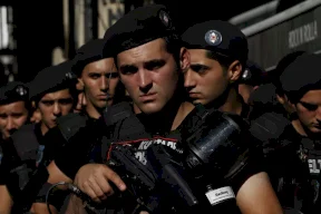 إعلام: السلطات التركية تعتقل فنانا سوريا شهيرا