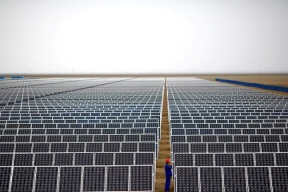 صفقة بين إسرائيل والإمارات والأردن لإنشاء مزرعة طاقة شمسية ضخمة