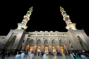 السعودية.. وزارة الحج والعمرة تحدد شروط الصلاة في المسجد النبوي