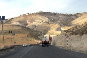 غرفة تجارة الخليل: 300 مليون شيقل خسائر شهرية بسبب "واد النار"