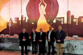 بحضور نائب سفير الاتحاد الاوروبي ومحافظ ورئيس بلدية بيت لحم: تدشين جدارية العنف لا مبرر له على جدار الفصل العنصري