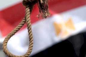 مصر.. الإعدام شنقا لعامل "عاشر ابنتيه بالقوة" وأنجبت إحدى بناته طفلة!