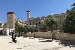 رئيس بلدية الخليل يحذر من انفجار الأوضاع!