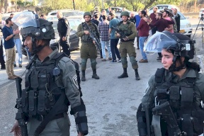 مستوطنون يهاجمون قرية اللبن الشرقية والاحتلال يعتدي على المواطنين 