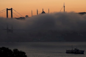 تركيا تعلن مصرع 4 أشخاص وإصابة 19 آخرين جراء رياح عاتية في اسطنبول