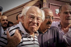 جدل كبير في مصر بعد بكاء فنان كبير على الهواء