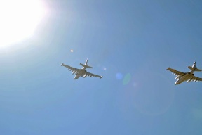 إسرائيل تتابع حدثا عسكريا في سماء سوريا هو الأول من نوعه منذ سنوات