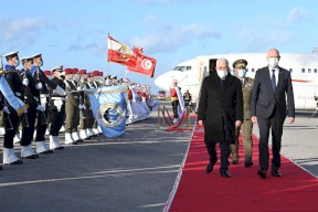 صور- الرئيس عباس يصل تونس في زيارة دولة