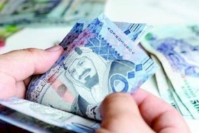 سعودي يهدي طليقته نصف مليون ريال.. والسبب مثير للجدل!