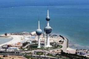 الكويت: أب يدهس بالخطأ أطفاله ويتسبب بوفاة أحدهم