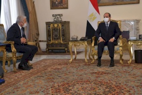 السيسي ولابيد يبحثان التهدئة بغزة وتعزيز السلطة الفلسطينية