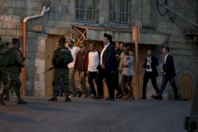 مستوطنون يعتدون على ممتلكات المقدسيين في الشيخ جراح