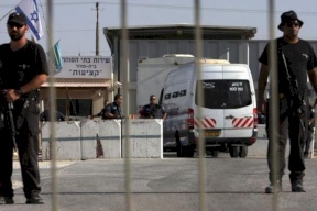 الاحتلال يعيد عشرات العائلات المتوجّهة لزيارة أبنائها الأسرى