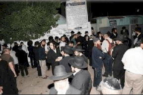 مستوطنون يهتفون "الموت للعرب .. قراكم تحترق" خلال مسيرة لهم بالقدس